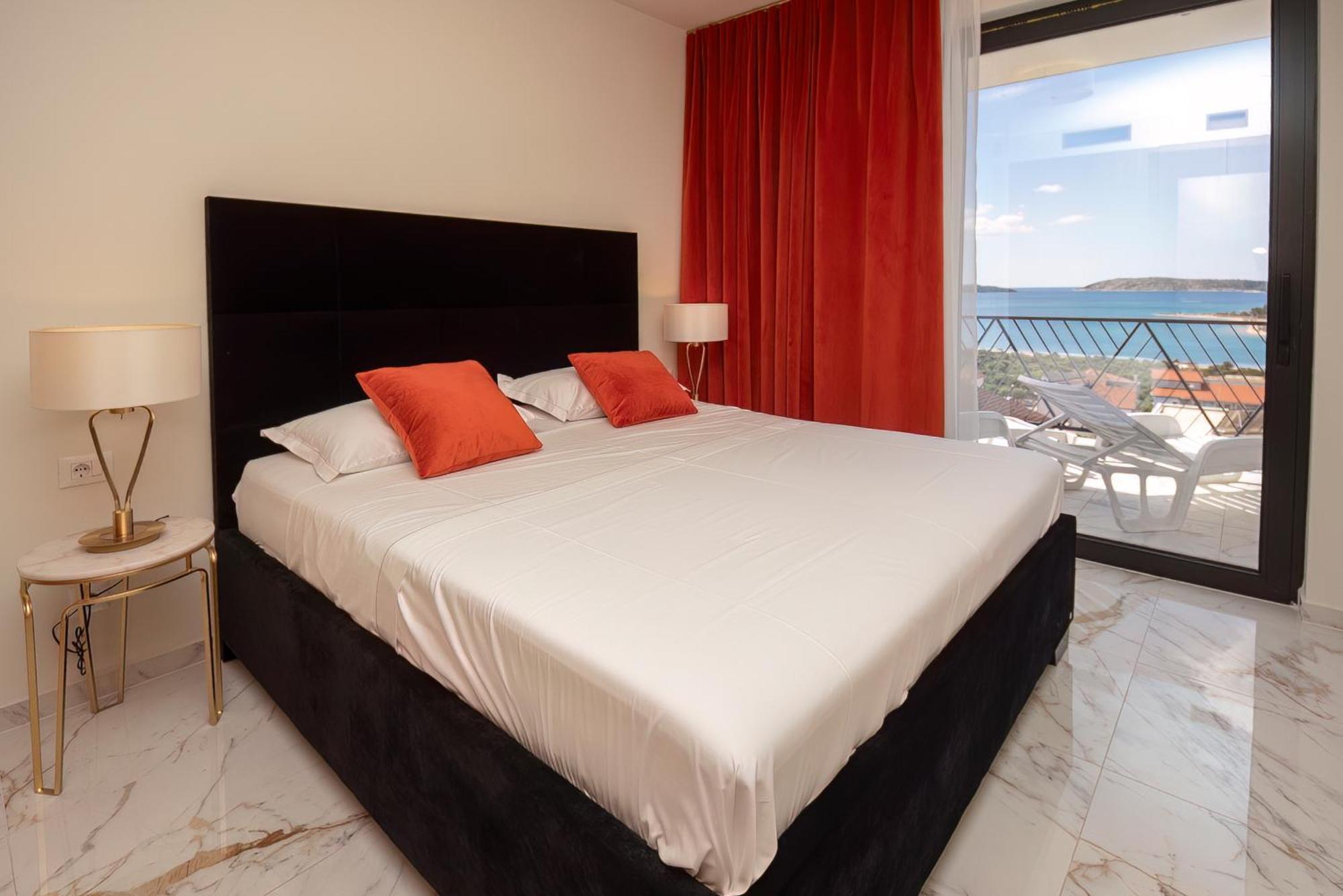 Mediterana Art Deco Resort (Adults Only) ชิเบนิก ภายนอก รูปภาพ