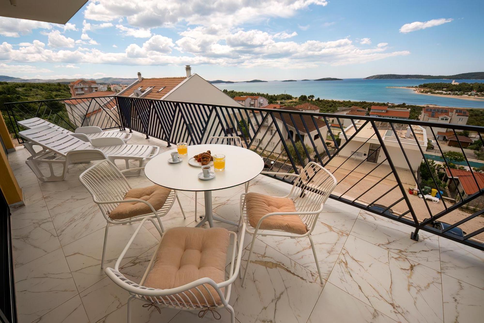 Mediterana Art Deco Resort (Adults Only) ชิเบนิก ภายนอก รูปภาพ